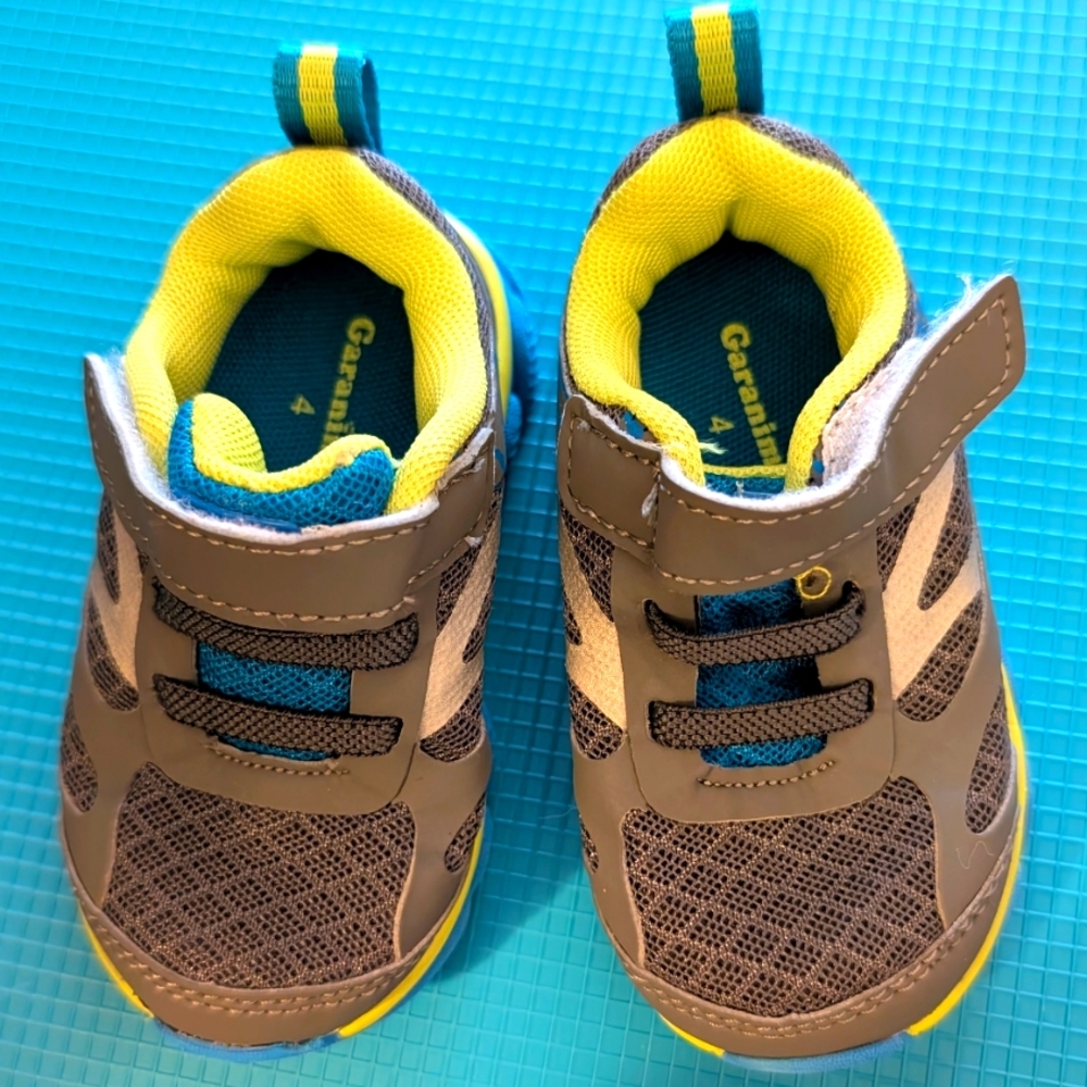 Box#25 ♨️ 5 For $35 ♨️ Garanimals Kids' Gray, Blue & Yellow Sneakers
